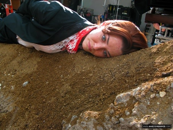 Annie Wersching filming Renee Walker's burial scene