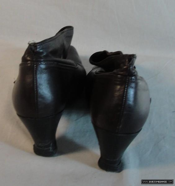 Renee Walker's boots - heel view
