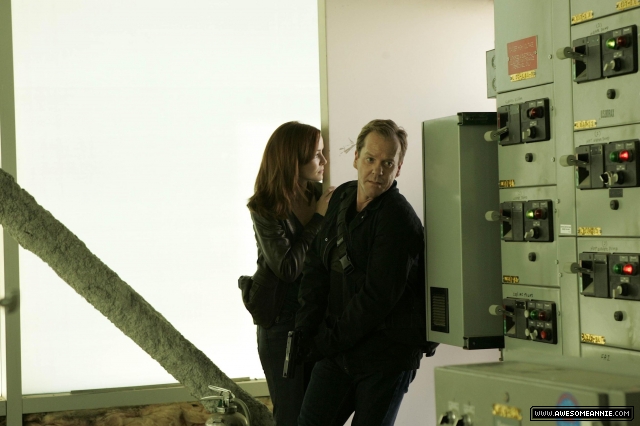 24: SEASON 7:  Jack (Kiefer Sutherland, R) and Renee (Annie Wersching, L) race against time to find the CIP device in the &quot;2:00 PM - 3:00 PM&quot; episode of 24 that aired Monday, Feb. 2 (9:00 - 10:00 PM ET/PT) on FOX.   &#xa9;2009 Fox Broadcasting Co. Cr: Kelsey McNeal/FOX.