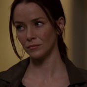 annie-wersching-renee-walker-24_8x14-011