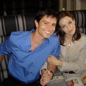 Annie Wersching with Jason Behr on Company Man set 02