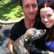 Annie Wersching and Alex O'Loughlin on Hawaii Five-0 set