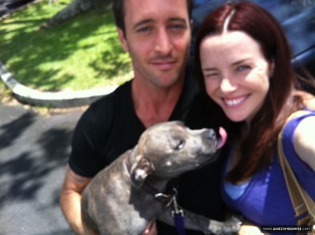 Annie Wersching and Alex O'Loughlin on Hawaii Five-0 set