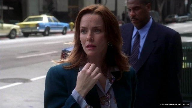 Annie Wersching as Diana Bloom in Journeyman