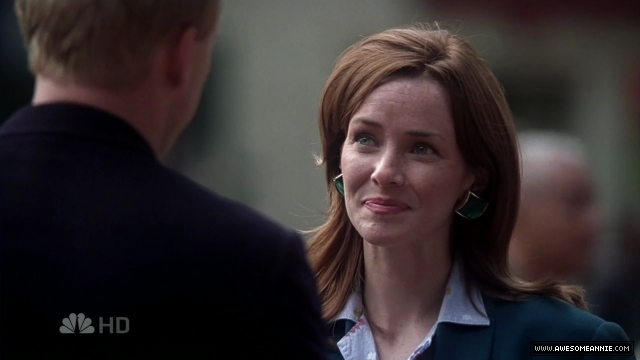 Annie Wersching as Diana Bloom in Journeyman