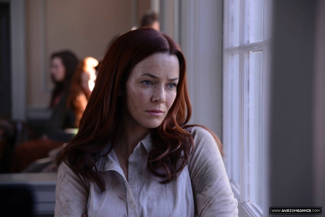 annie-wersching-revolution-promopic1