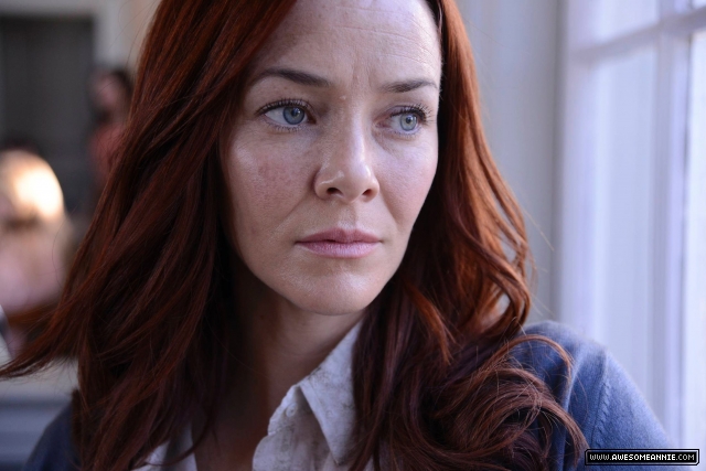 annie-wersching-revolution-promopic2