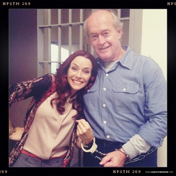 Annie Wersching Touch behind the scenes - handcuffs